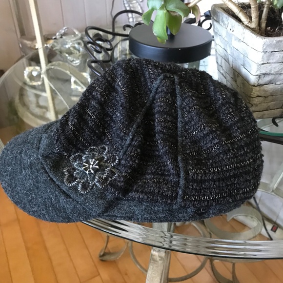 Womens cap - Picture 3 of 3